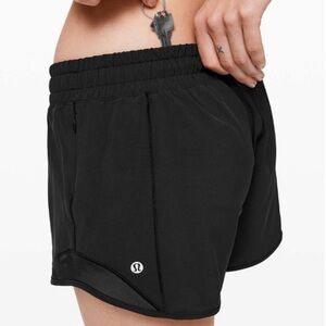 lululemon athletica hot short
Lululemon Hotty Hot Short II 4" in